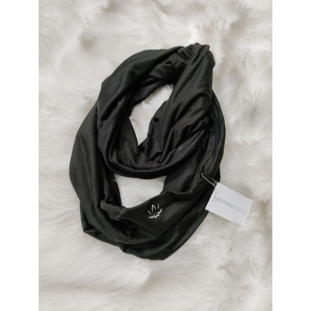 NWT Beyond Yoga Infinity Scarf with Hidden Zipper Pocket Black Women's One Size - Picture 2 of 8